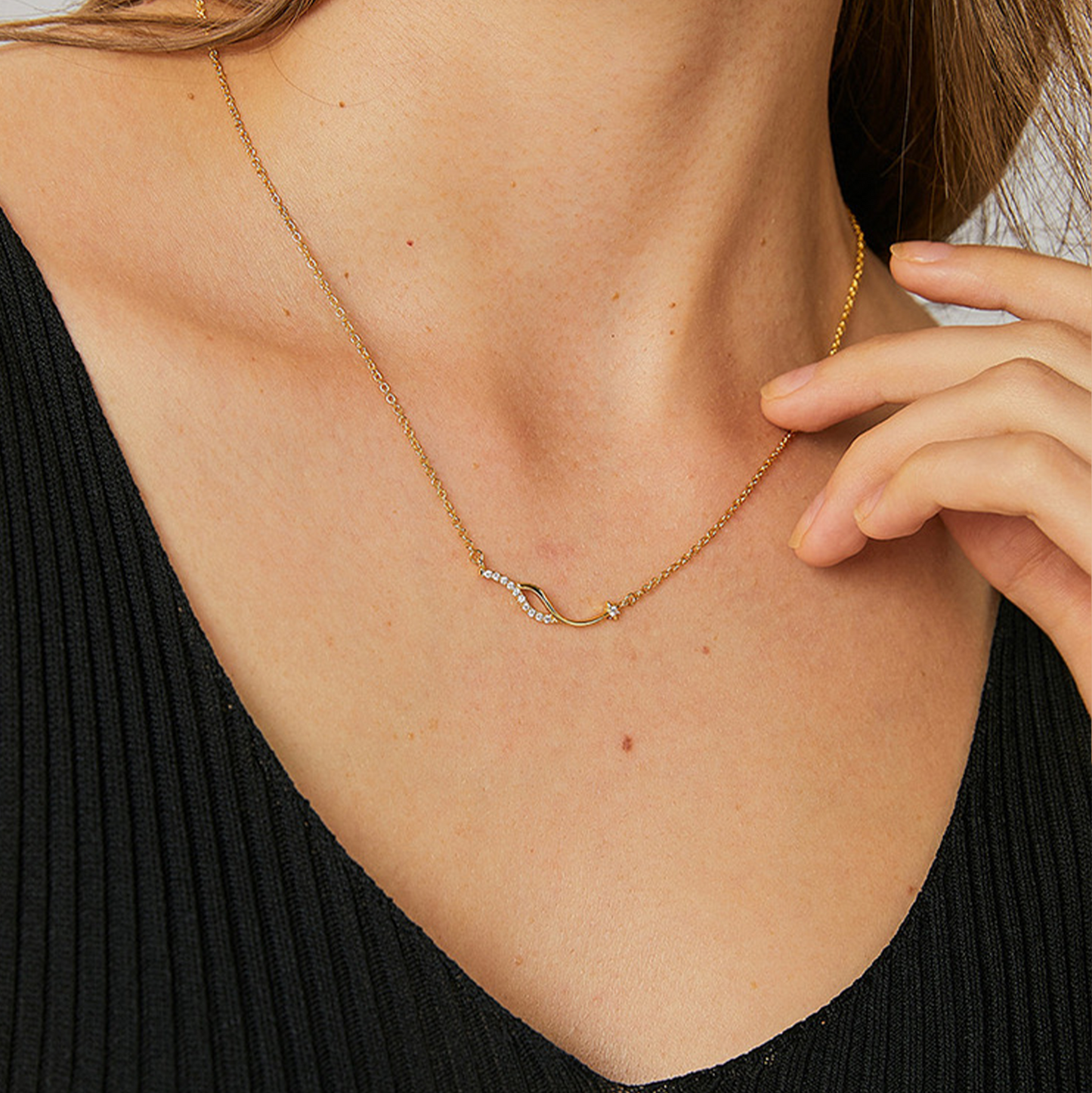18k Yellow Gold Dainty Wave Necklace