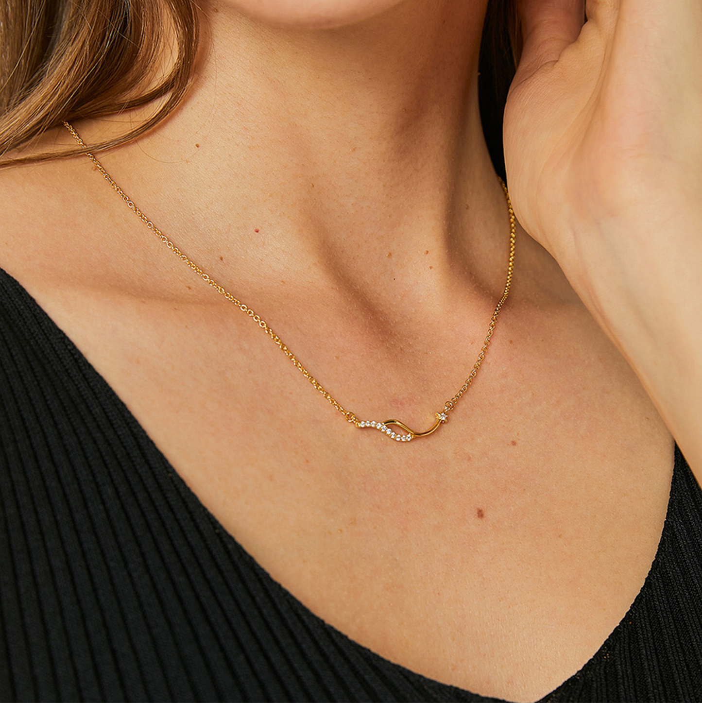 Mother's Day 18k Yellow Gold Dainty Wave Necklace