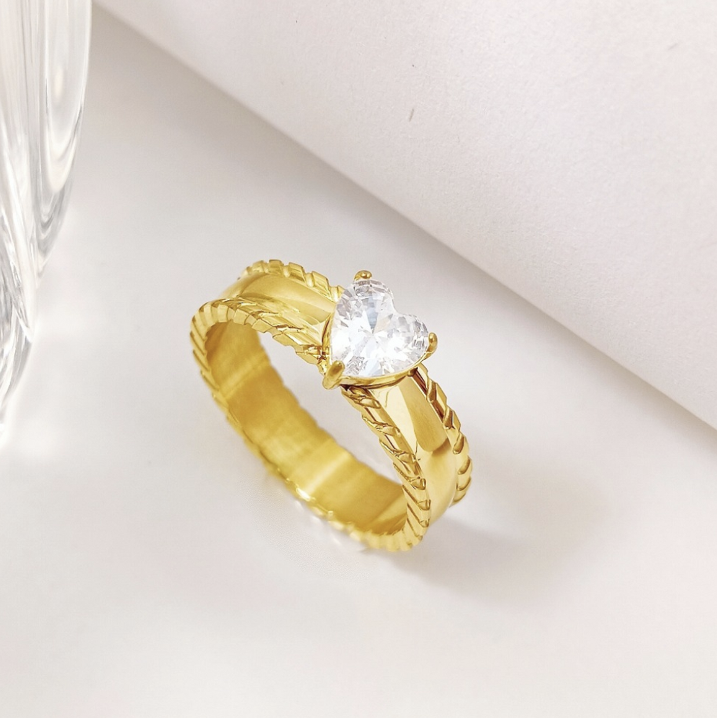 Statement 18k Heart Sparking Ring