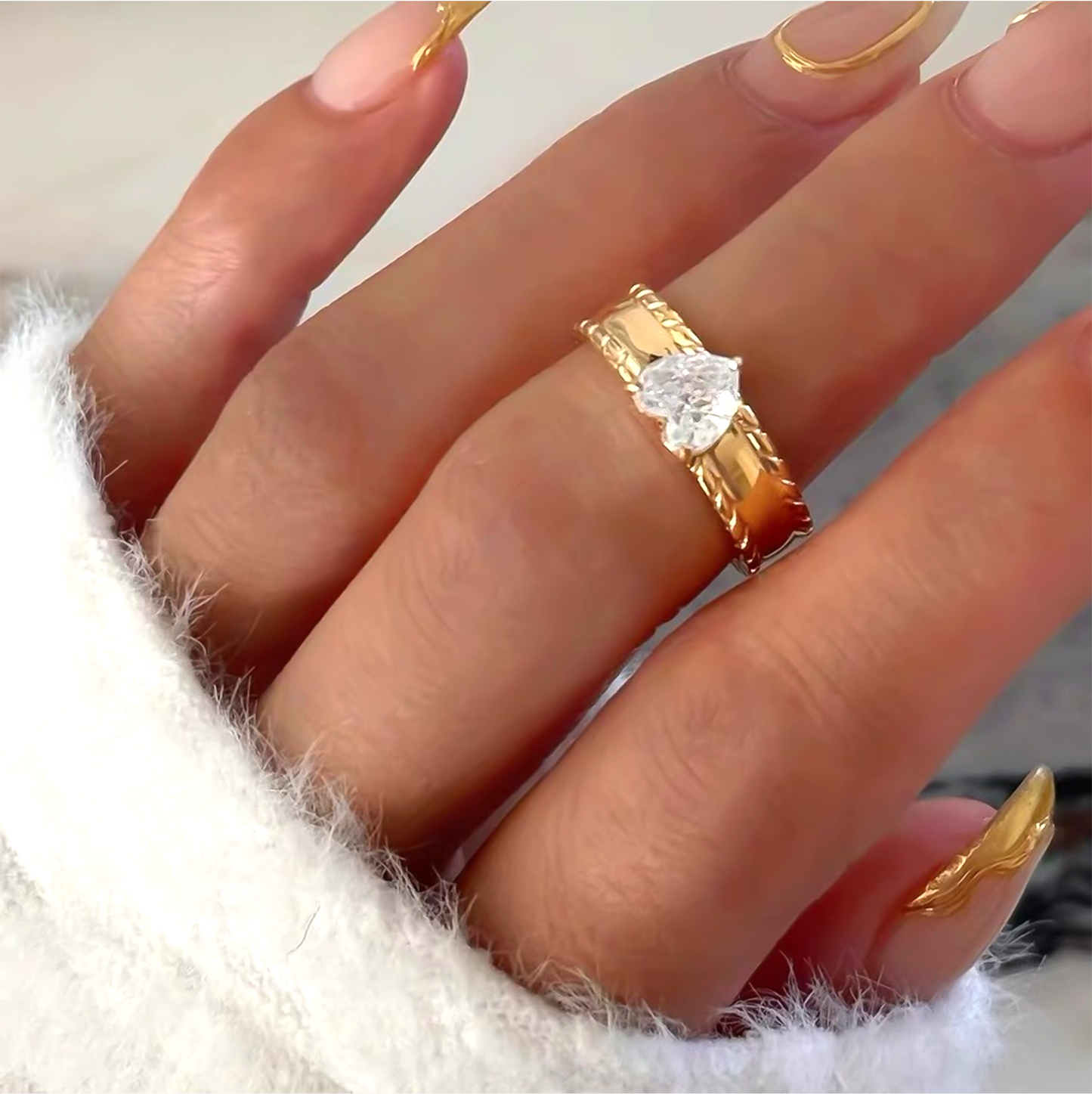 Statement 18k Heart Sparking Ring