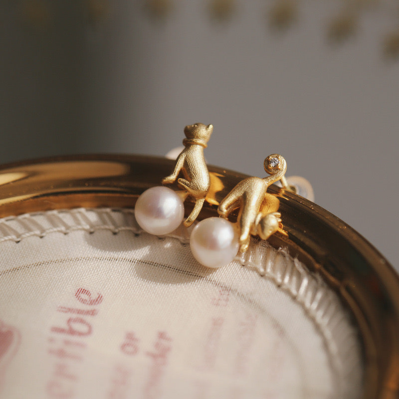 Kitty Pearl Golden Earrings