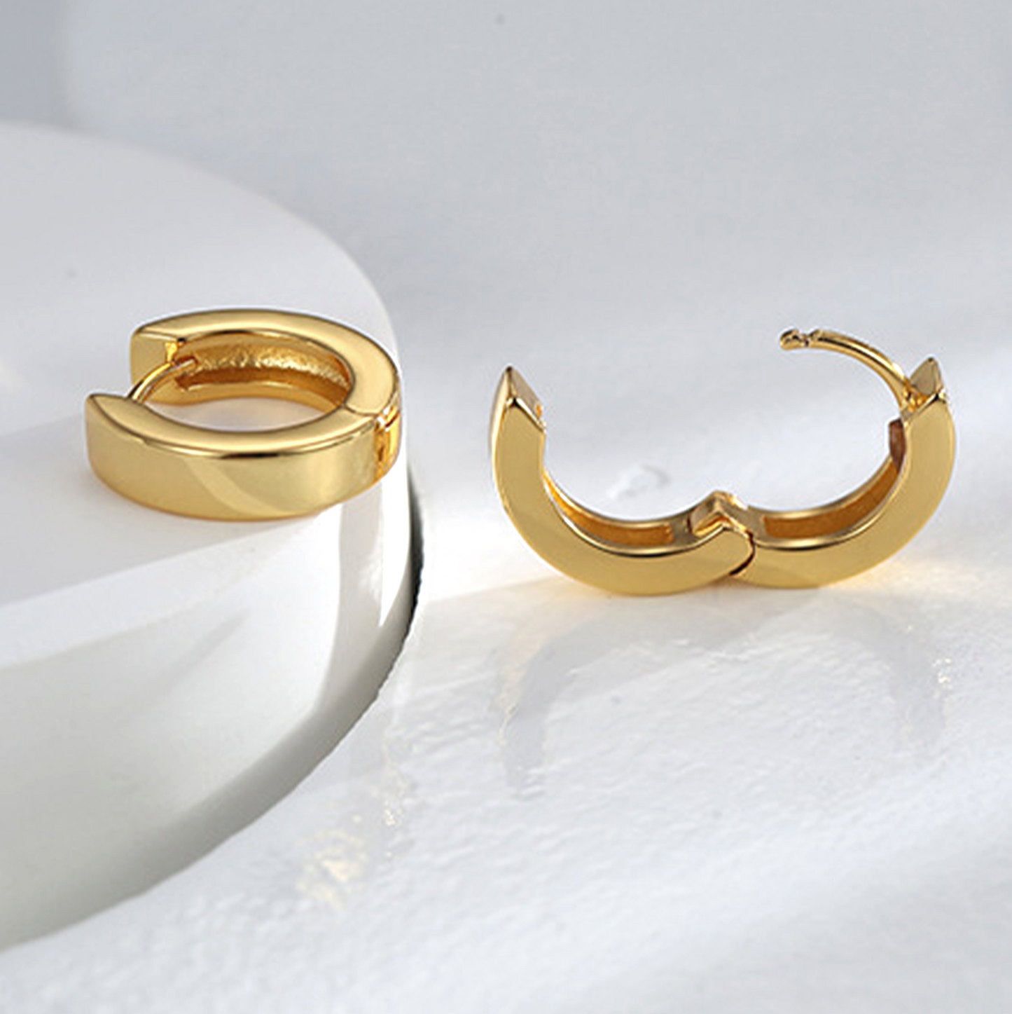 18k Gold Huggie Hoops Earrings