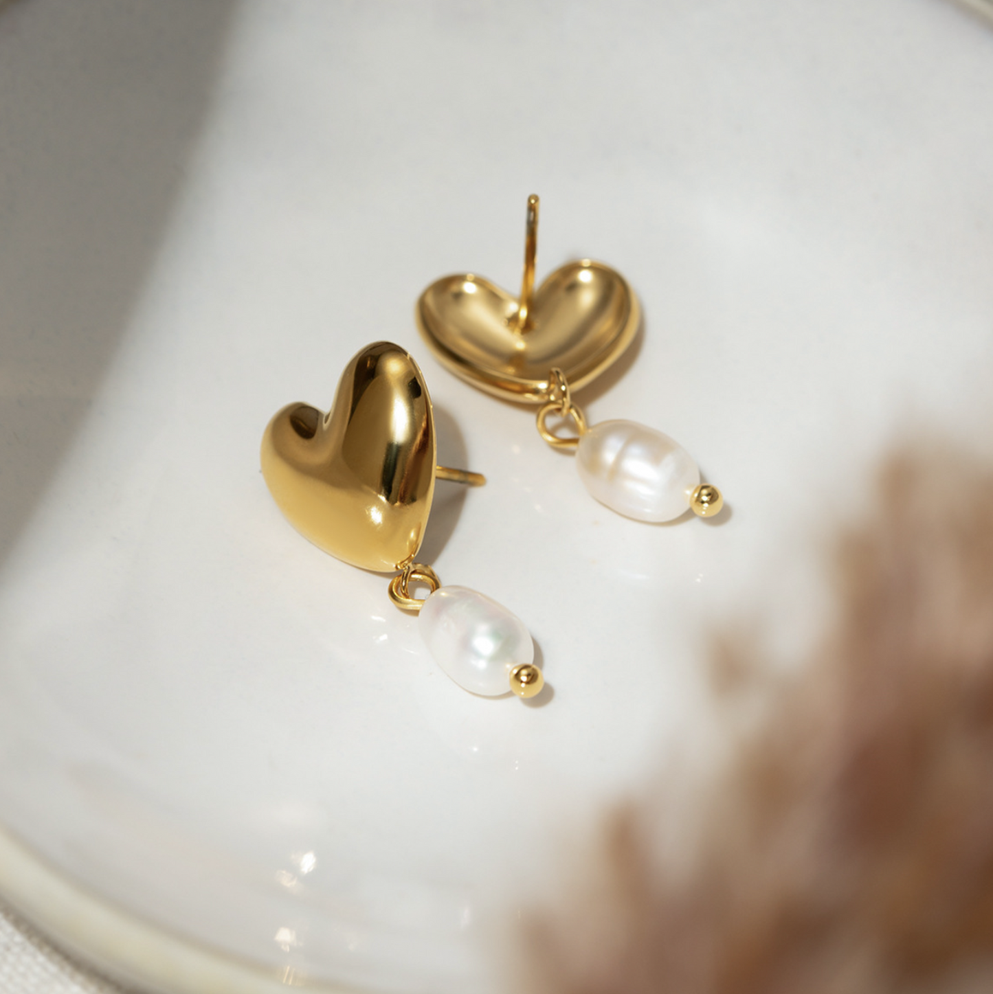 Retro Heart Water Pearl Pendant Earrings