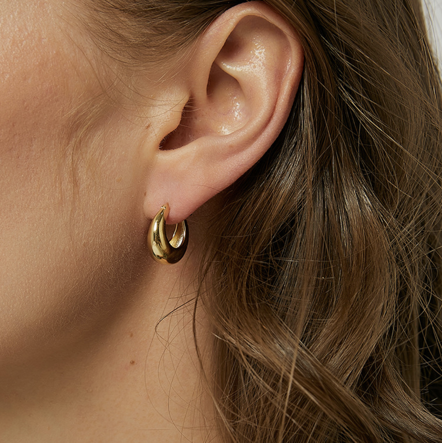 Gold Minimalist Chuncky Hoops