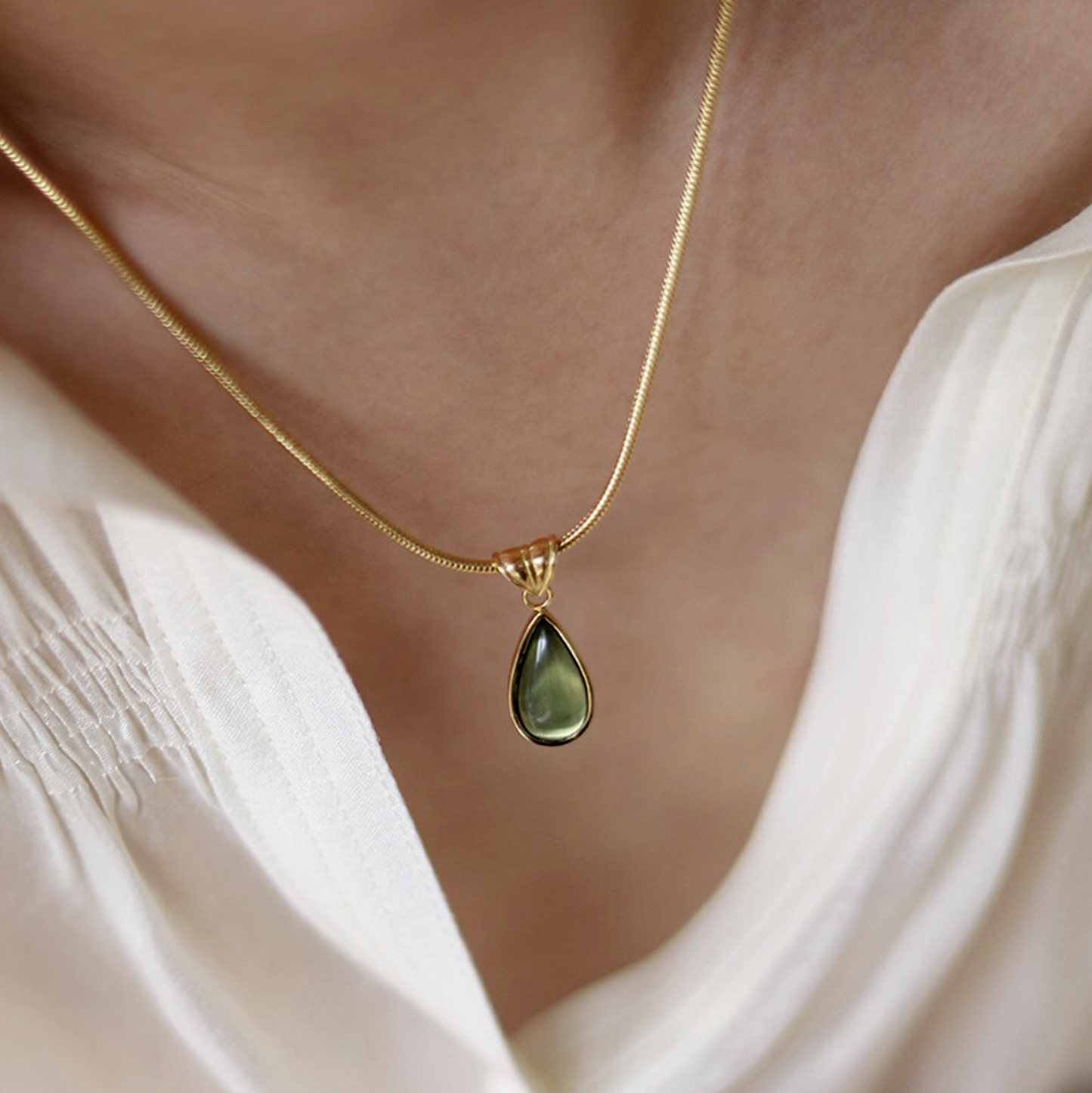 Retro Green Waterdrop Pendant Necklace