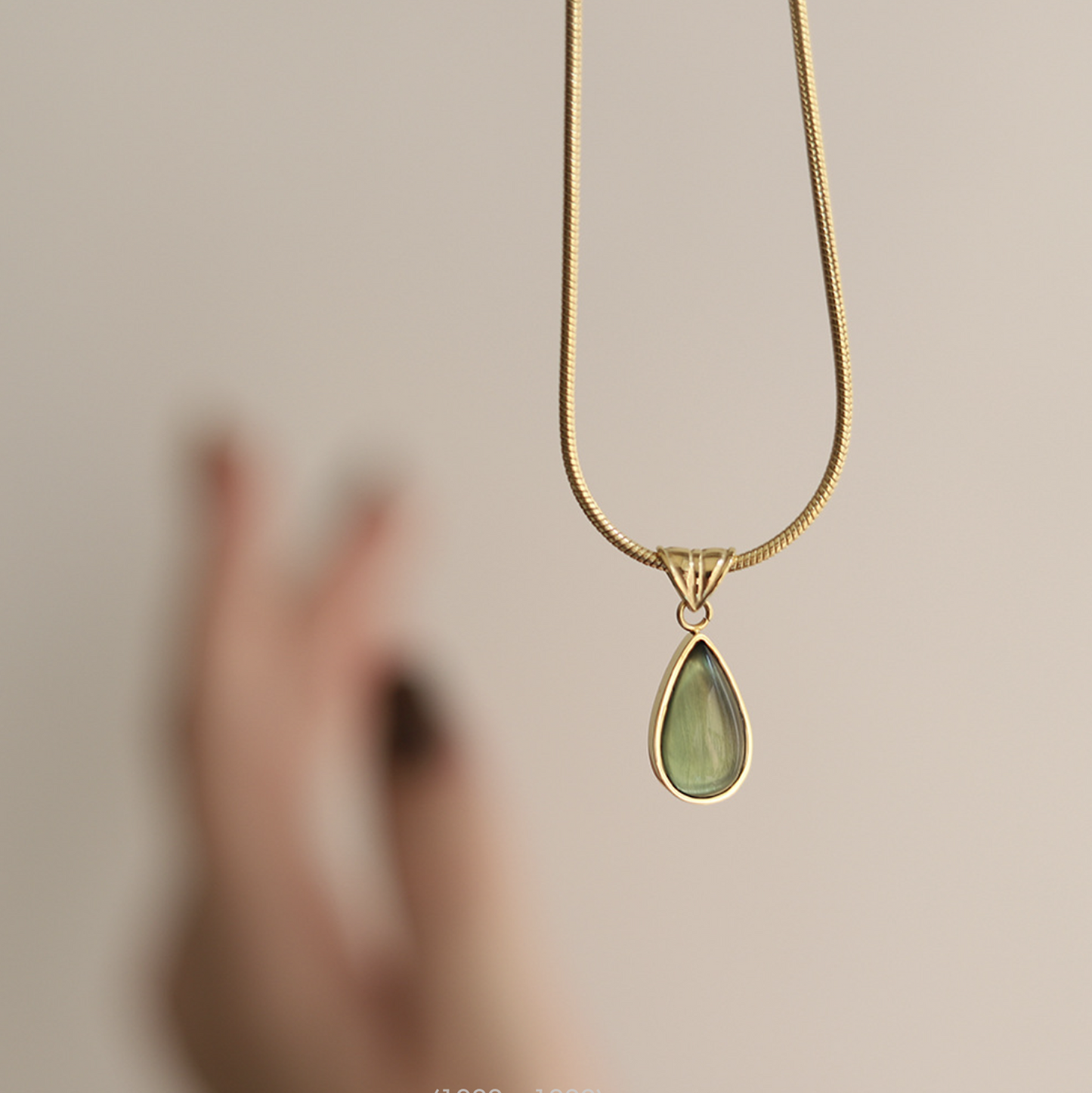 Retro Green Waterdrop Pendant Necklace