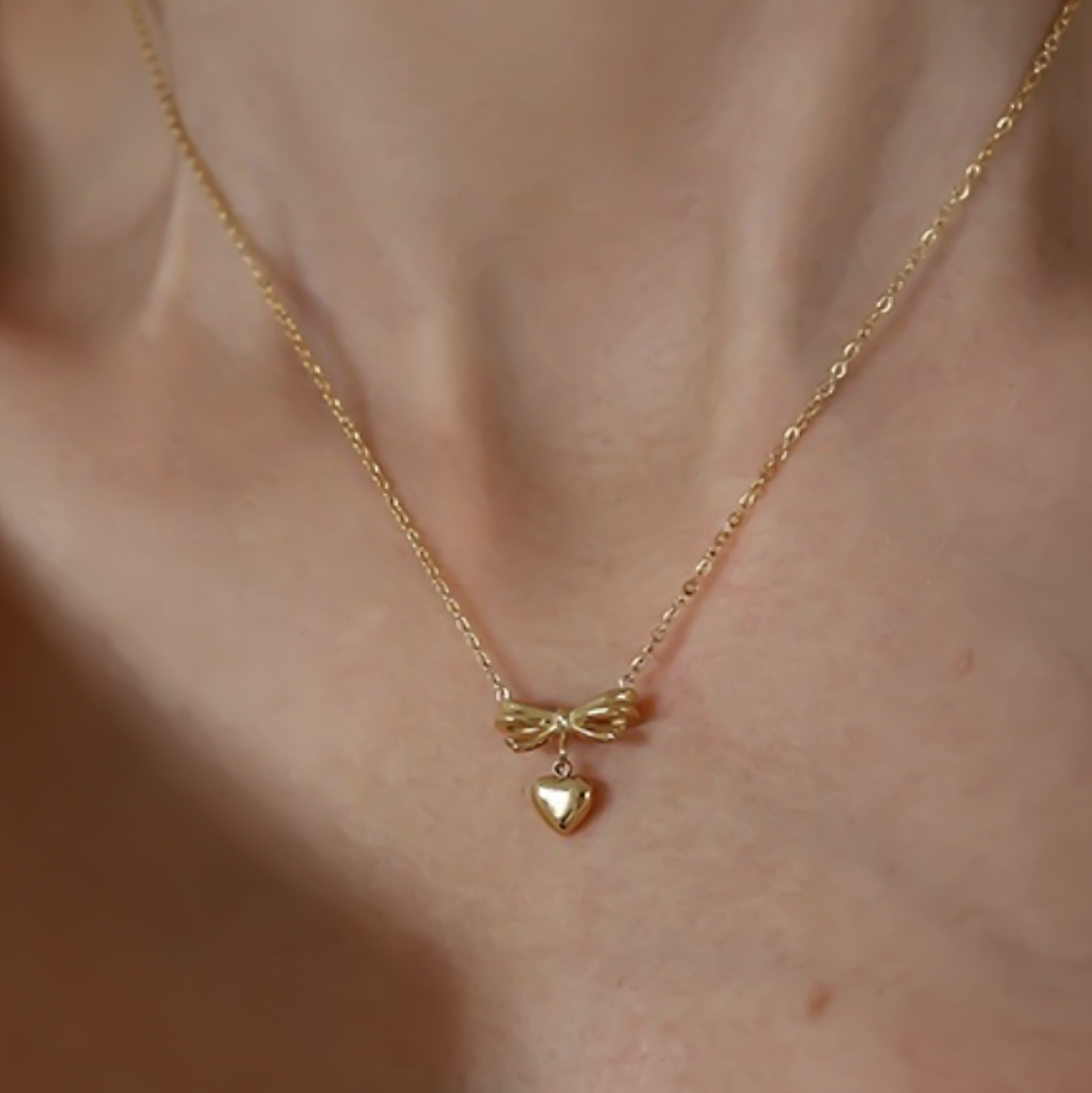 18k Coquette Tiny Bow Heart Pendant Necklace