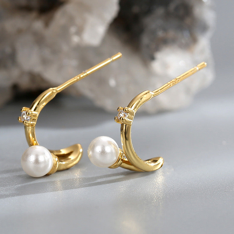 Retro Pearl Yellow Gold Studs