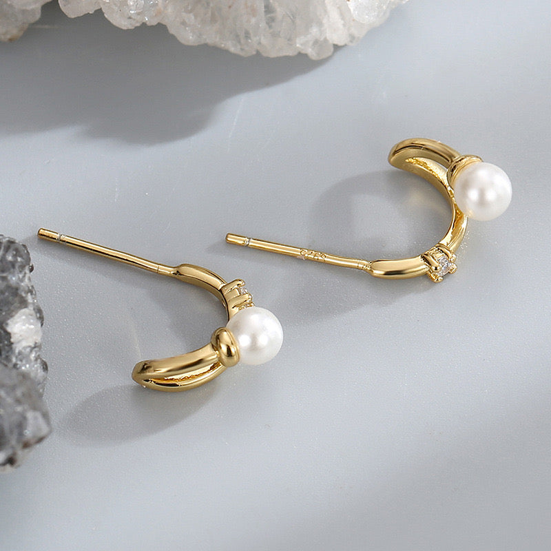 Retro Pearl Yellow Gold Studs