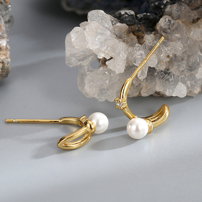 Retro Pearl Yellow Gold Studs