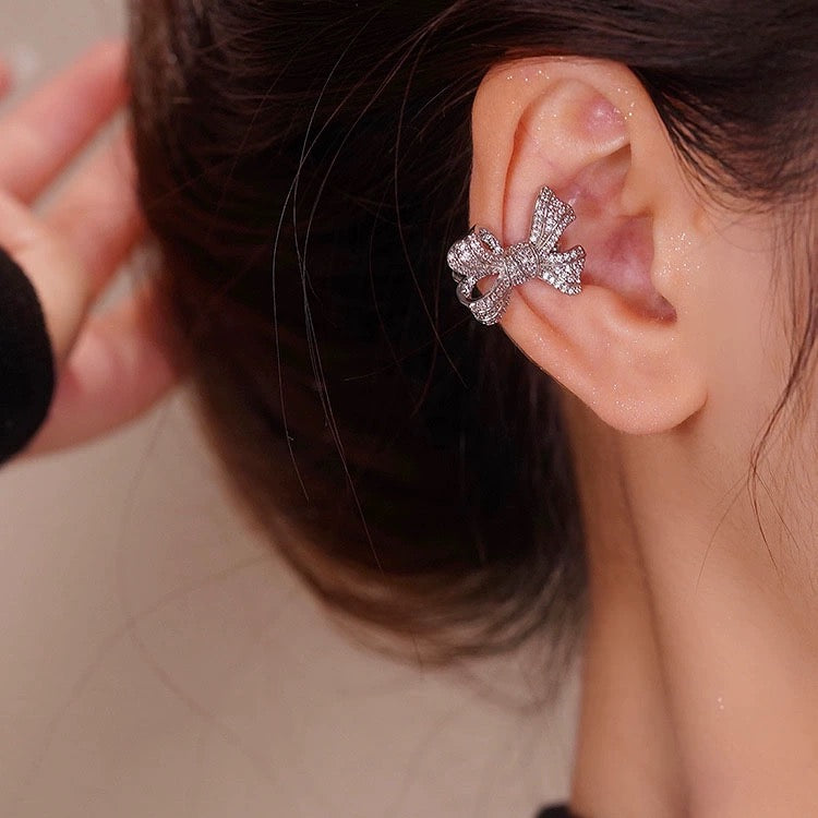 Silvery Bowknot Ballet Girl and Sophisticated Ear Clip